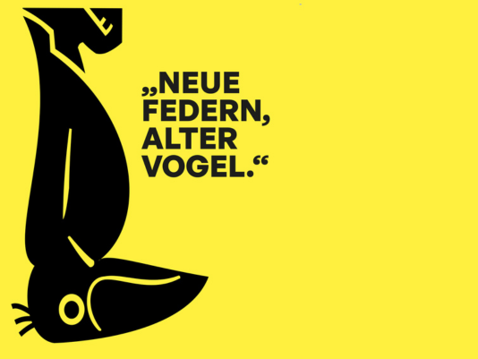 Auf gelbem Hintergrund ist das Logo der Zeitung Rabe Ralf zu sehen